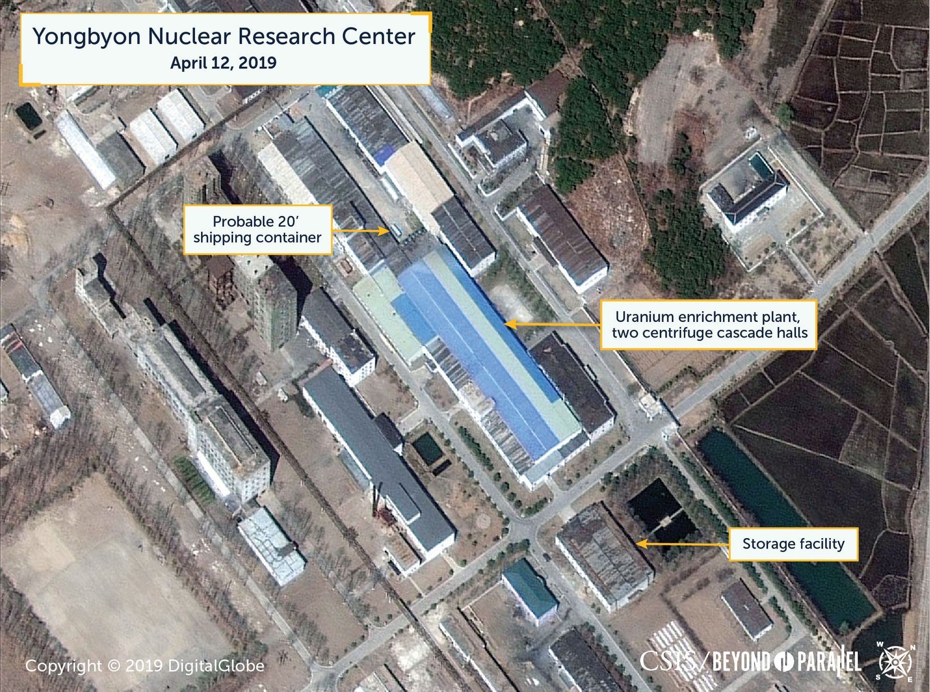 Snímek zachycující údajný kontejner nedaleko zařízení na obohacování uranu v Jongbjonu v KLDR.
