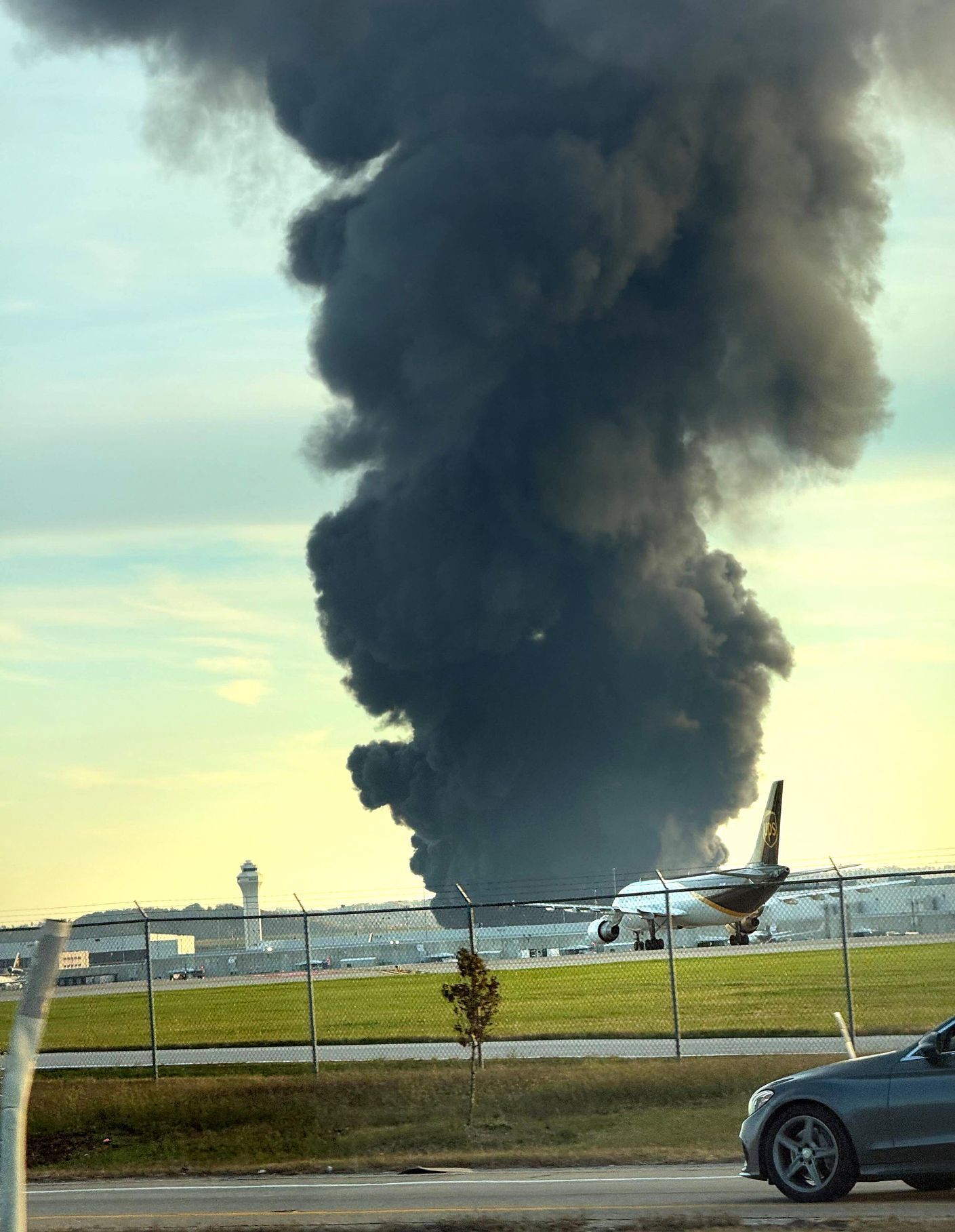 USA. nehoda. letadlo, UPS, Kentucky, Louisville