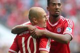 Fotbalisté Bayernu Mnichov zdolali ve třetím kole německé ligy v bavorském derby Norimberk 2:0 a zůstávají mezi čtyřmi týmy se stoprocentní bodovou bilancí.