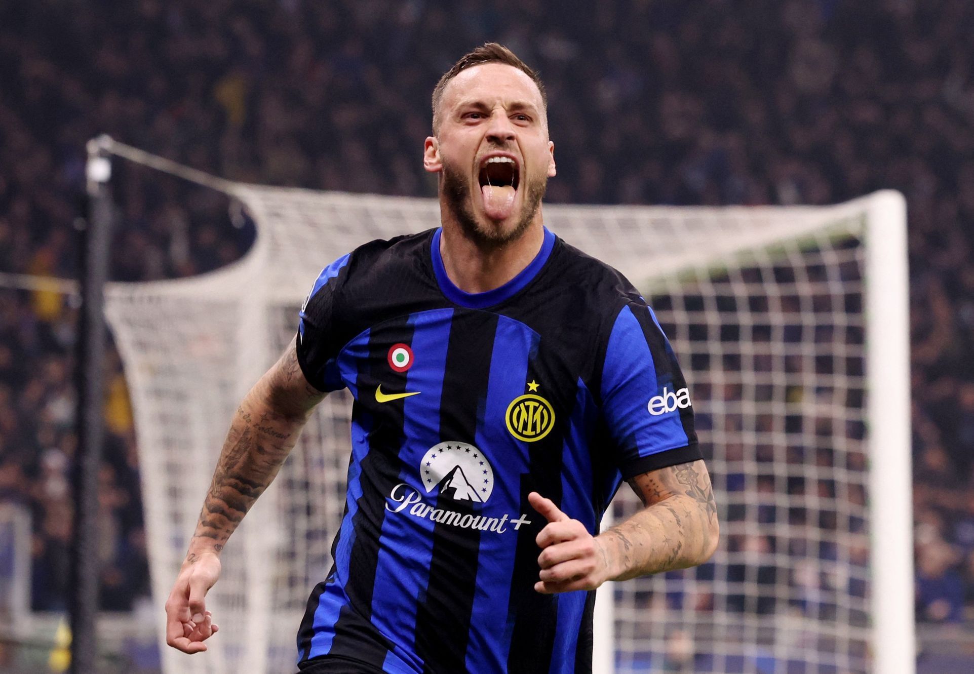 Marko Arnautovic slaví gól Interu Milán v osmifinále Ligy mistrů