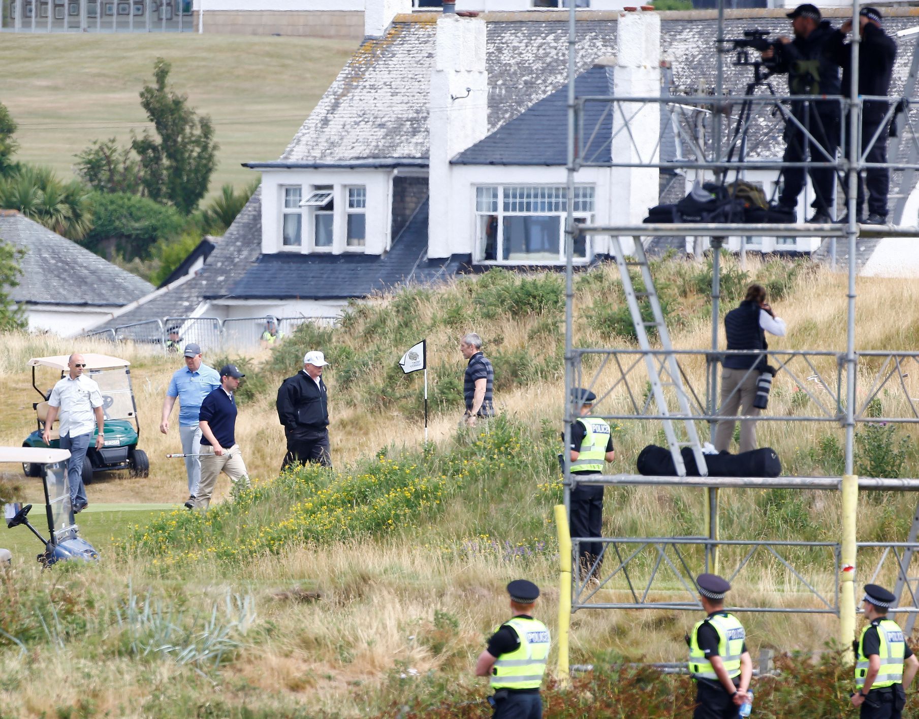 Trump ve svém golfovém resortu v Turnberry