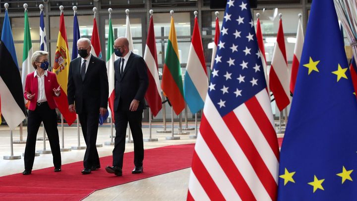 Covid, Afghánistán, spor s Francií. Ve vztahu Bruselu a USA se schyluje k restartu; Zdroj foto: Reuters