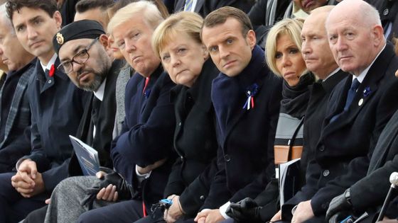 Foto: 100 let od Velké války. Zpívala se Marseillaisa, Macron zapálil věčný oheň