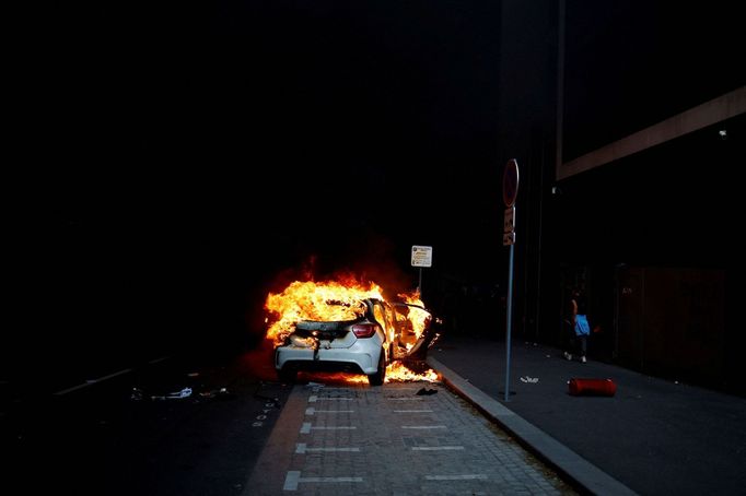 Protest ve Francii po smrti 17letého Nahela.