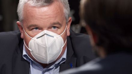 Praktici si museli pro vakcínu sami jezdit, pro kraje jsme konkurence, říká Šonka