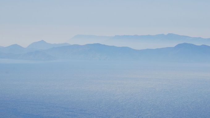 Kus Rakouska? Ostrov Ikaria (v pozadí).