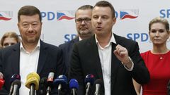Předseda PRO Jindřich Rajchl v rozhovoru pro Aktuálně.cz tvrdí, že má nadále podporu od Tomio Okamury, předsedy SPD, s nímž je Rajchl v jednom klubu.