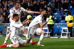 Benzema zachránil Realu výhru nad Huescou, Zidane postavil do branky syna