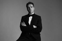 Mikolas se vrací na koncertní pódia. Zazpívá v Lucerně s členy kapely Taylor Swiftové