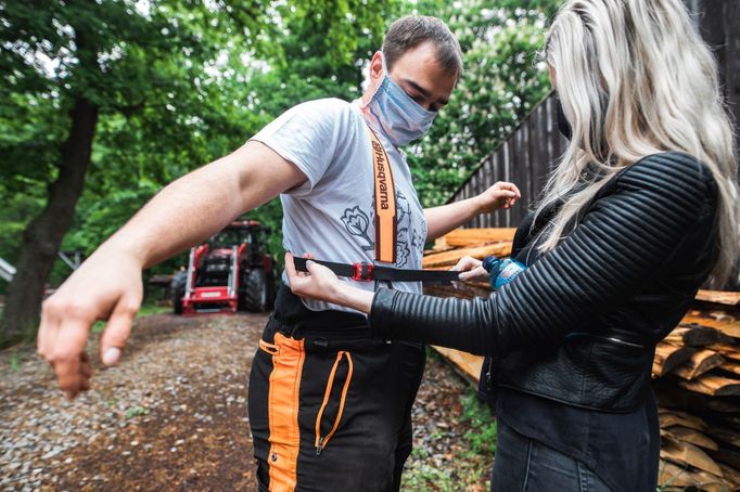 Dřevorubec patří podle průzkumu k největším dříčům