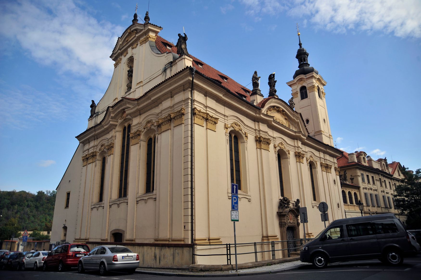 kostel sv. Šimona a Judy, Praha, Staré Město, Dušní, U Milosrdných