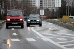 V Olomouckém kraji srazila auta tři chodce, dva zemřeli