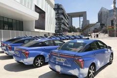 Šest set vodíkových taxíků pro Paříž. Toyotu podpoří čtveřice místních firem