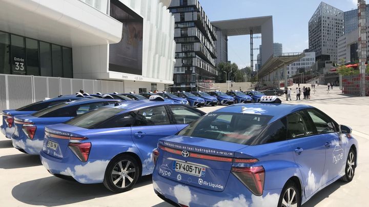 Šest set vodíkových taxíků pro Paříž. Toyotu podpoří čtveřice místních firem
