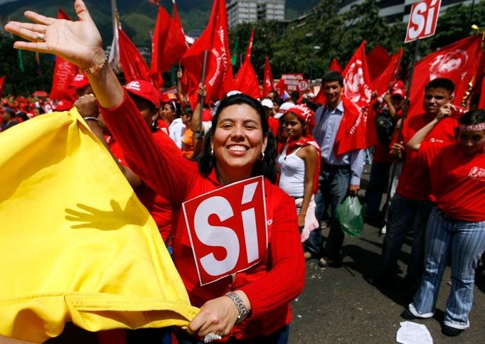 Venezuelský prezident Chávez má své příznivce mezi nejchudšími vrstvami, podařilo se mu ale zeujmout i střední třídu a dokonce některé bohaté Venezuelany.