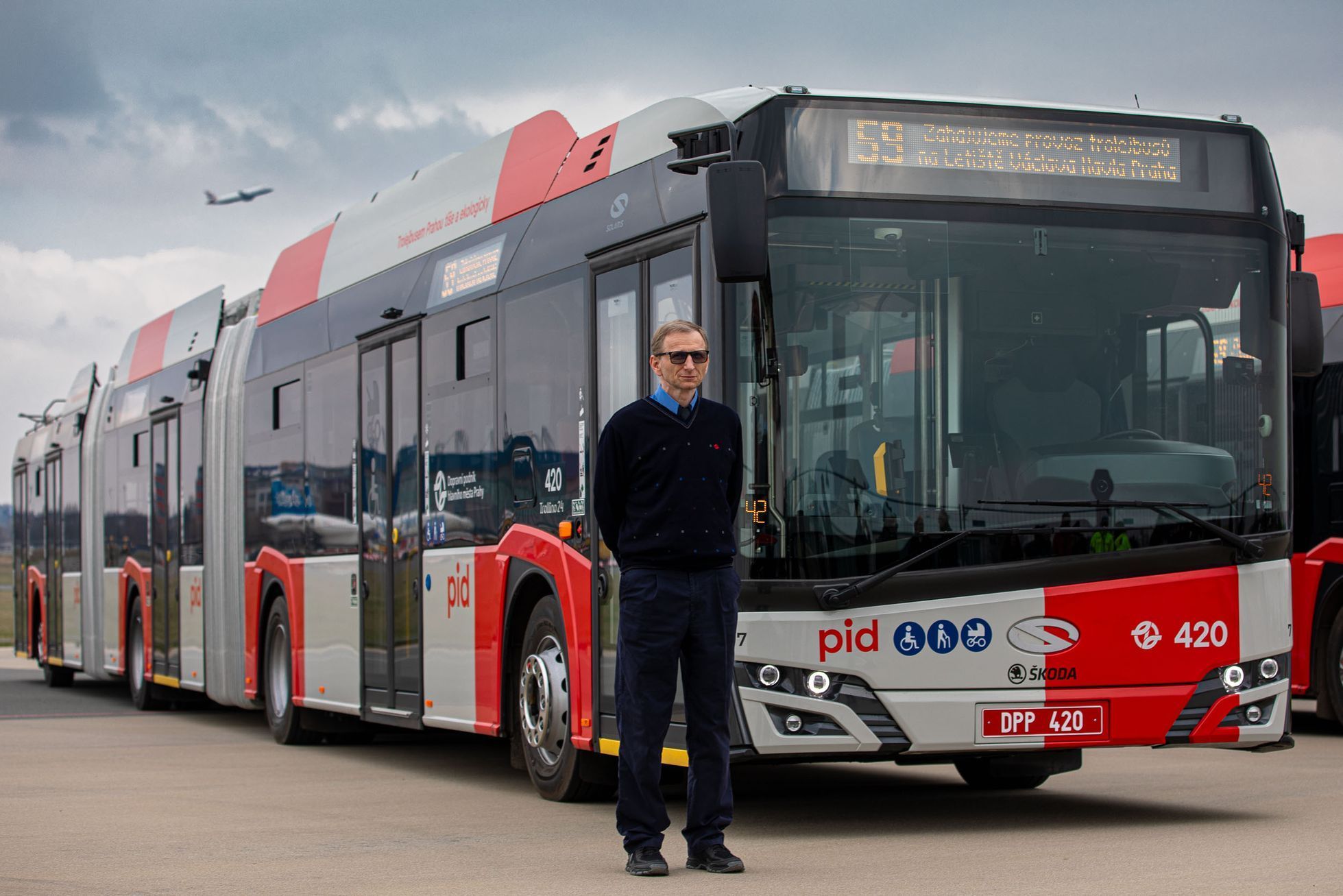 Trolejbusy Škoda Solaris 24, které jezdí z pražského letiště na lince 59