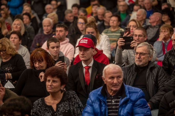 Andrej Babiš před 2. kolem prezidentských voleb přijel na setkání s občany do Benešova.