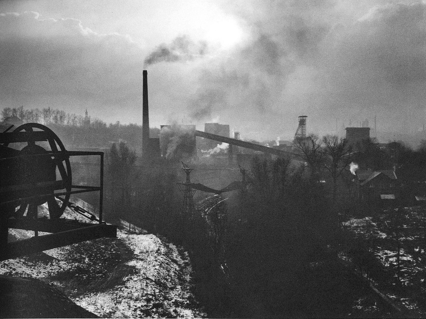 Kniha, Vzhůru dolů - Fotografické album průmyslového a kulturního dědictví uhelného hornictví ostravsko-karvinského revíru, Ostrava, Karviná, hornictví, historie, Magazín, Foto