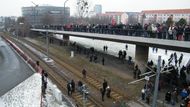 Nejméně 15 000 lidí se 19. února zapojilo v ulicích Drážďan do protestů proti demonstrativní snaze neonacistů připomenout si bombardování, označované krajní pravicí za "bombový holokaust" na Němcích