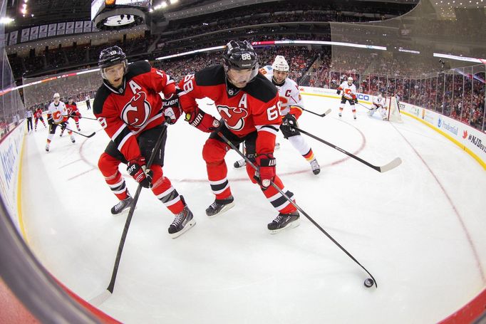 NHL: Calgary Flames vs New Jersey Devils (Zajac, Jágr)