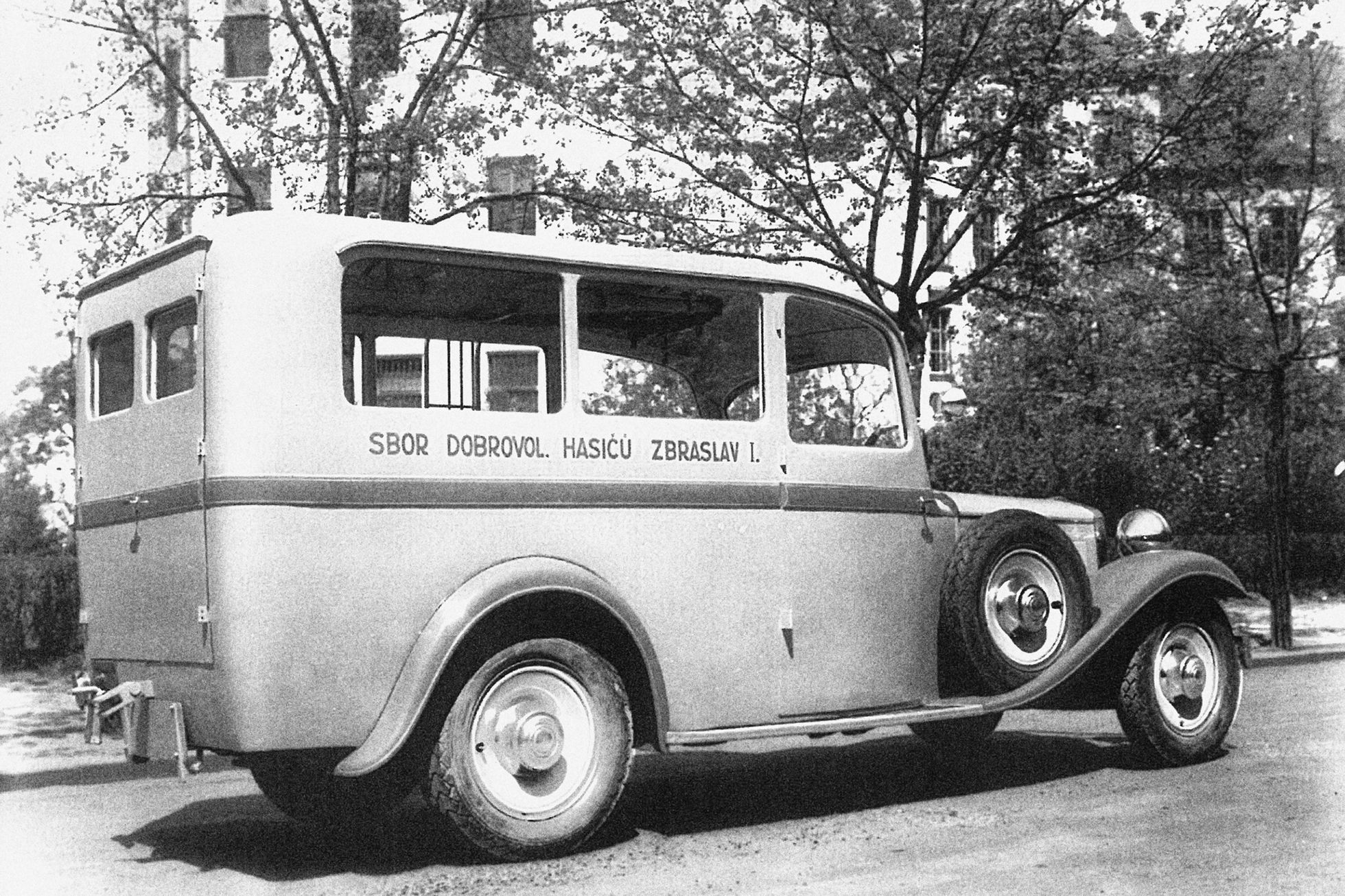 Fotogalerie / Před 115 lety byla podepsána smlouva o zřízení továrny na automobily Praga