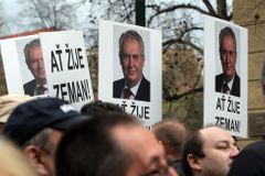 Zemanovi důvěřuje víc než polovina lidí, za prezidenta ho ale znovu chce jen 41 procent Čechů