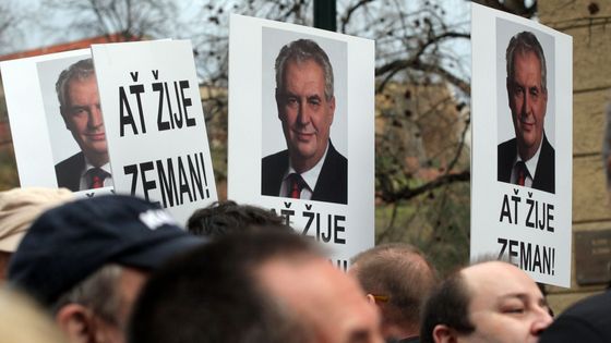 Zeman na Albertově, nenávist v mezích zákona. Fotoreportáž Ludvíka Hradilka