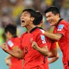 Korejci slaví gól v osmifinále MS 2022 Brazílie - Jižní Korea