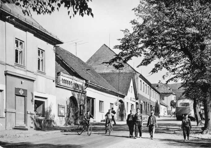 Zahrádka. Zmizelá místa, které zatopila vodárenská nádrž Švihov na Želivce.