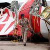 Vytahování trosek letounu Air Asia
