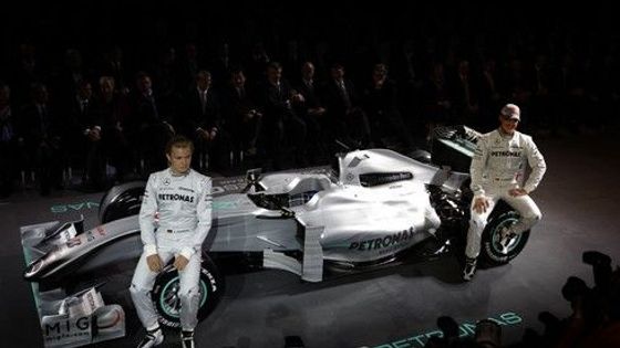 Obrazem: Mercedes GP představil nový monopost i Schumachera