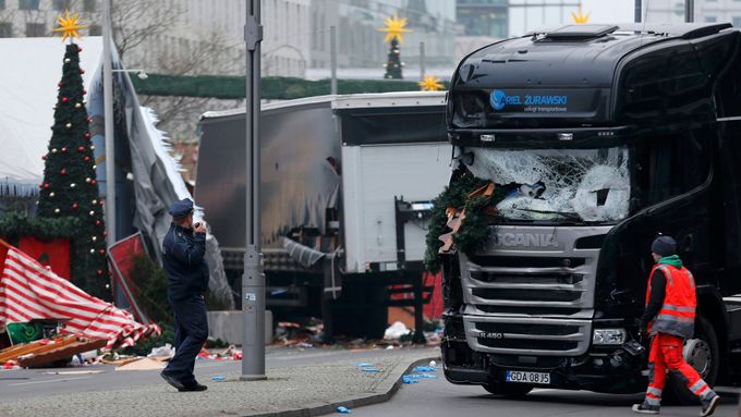 Ukradený polský kamion po teroristickém útoku v Berlíně.