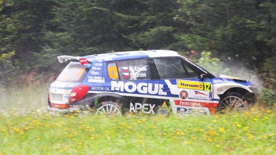 Kotrmelce a pak tvrdá rána. Havárie Romana Kresty na Barum Rallye Zlín