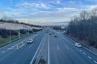 Úsek s tříproudovou výpadovkou je nově ve vlastnictví hlavního města Prahy a je klasifikovaný jako silnice pro motorová vozidla. To také znamená, že se zde rychlost snižuje z dálničních 130 km/h na 110 km/h.