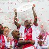 Ajax Amsterdam slaví titul (Thulani Serero) v sezoně 2013-14