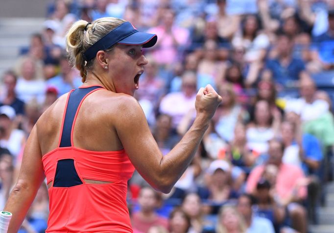 Angelique Kerberová ve finále US Open 2016 s Karolínou Plíškovou.