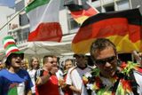 Němečtí a italští fanoušci se chystají na semifinále mistrovství světa Německo - Itálie.
