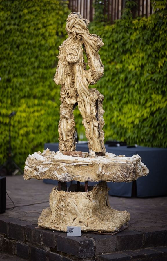 Michael Jan Bublík, Mlčenlivá strážkyně | Silent Sentinel, 2022, sádra, epoxid | plaster, epoxy resin