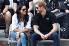 Video: Princ Harry se poprvé objevil na veřejnosti se svou přítelkyní. Seznamte se s Meghan