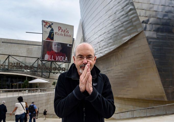 Bill Viola na fotografii z roku 2017, kdy retrospektivní výstavu jeho děl připravila pobočka Guggenheimova muzea ve španělském Bilbau.