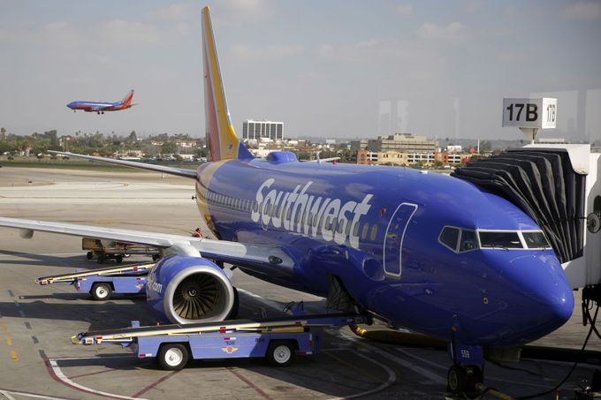 Leadlo aerolinií Southwest Airlines na letišti v Los Angeles