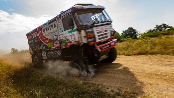 Prohlédněte si fotografie z HunGarian Baja, soutěže Světového poháru FIA, v níž zářili čeští závodníci.