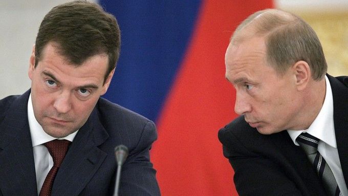 Současný prezident Vladimir Putin a jeho předpokládaný nástupce Dmitrij Medveděv
