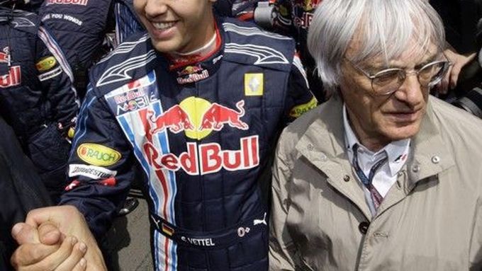 Sebastian Vettel ztrácí na Jensona Buttona 19 bodů