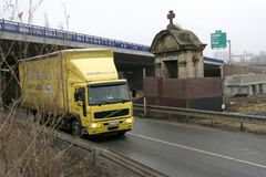 Karlovy Vary se nevzdávají R6, půjdou s ní do Bruselu