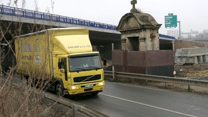 Ministerstvo dopravy počítá jen se stavbou obchvatů, Karlovy Vary chtějí celou dálnici.