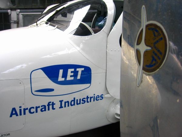 Let Kunovice, Aircraft Industries