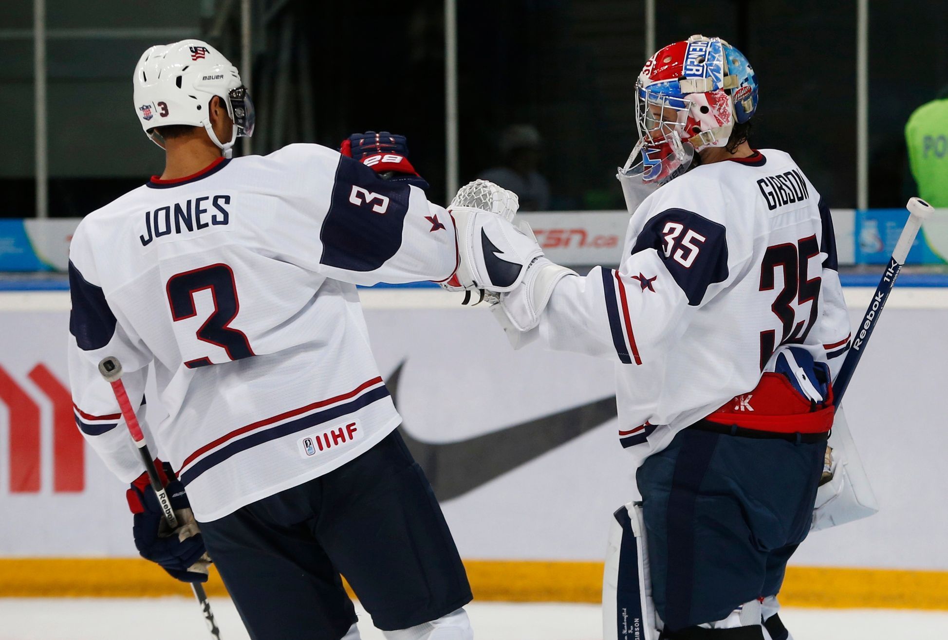 MSJ 2013: čtvrtfinále Česko - USA (Gibson, Jones)