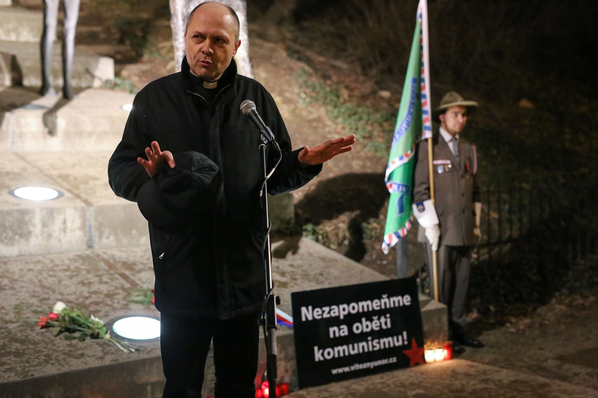 Shromáždění k připomínce 25. února a obětem komunismu - Staromětské náměstí a Úvoz