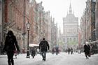 Zima si diktuje podmínky: Turecko zavřelo kvůli sněžení Bospor, v Polsku a Itálii umírají lidé